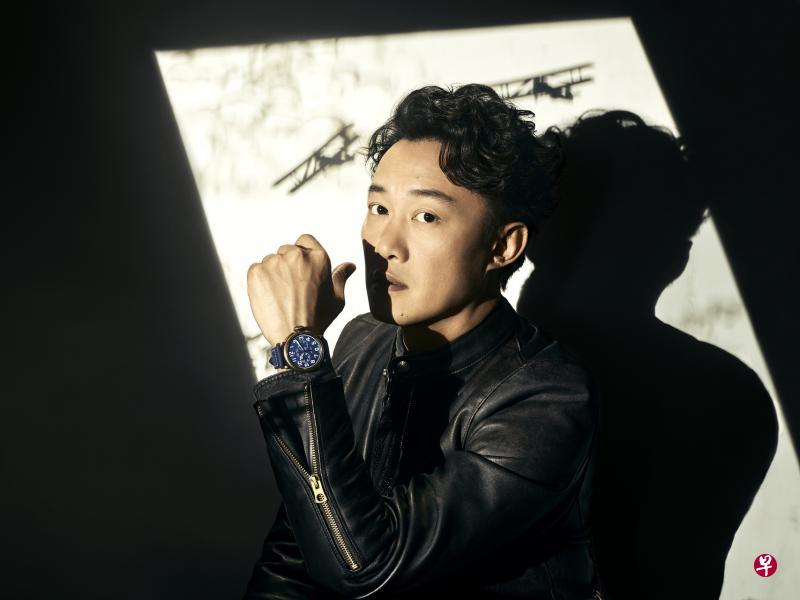 香港歌手陈奕迅担任真力时的最新品牌代言人。左小图为真力时Defy El Primero 21 Full Diamonds腕表。