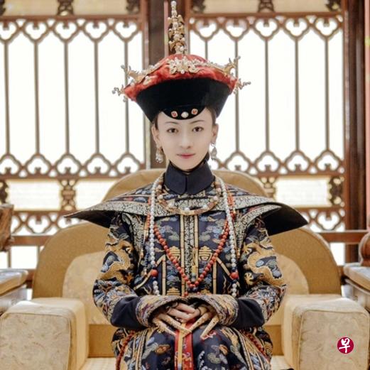 《延禧攻略》剧集成了口红妆容宝典,现代美眉都跟着清朝宫中女人们画起了绛唇妆。 《延禧攻略》剧集成了口红妆容宝典,现代美眉都跟着清朝宫中女人们画起了绛唇妆。