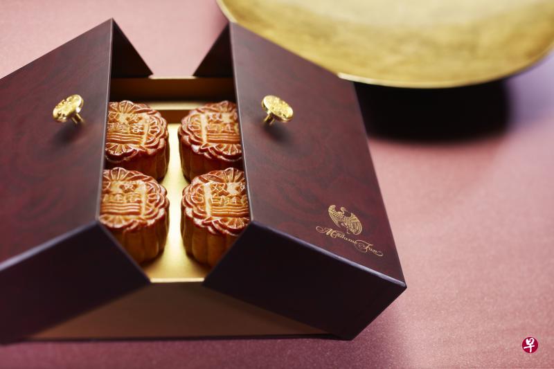 饭夫人餐馆的招牌普洱月饼。 饭夫人餐馆的招牌普洱月饼。