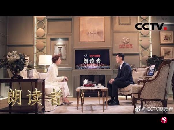 《朗读者2》由董卿主持,邀请中国演员胡歌分享人生故事,并演绎《哈姆雷特》著名的台词。(互联网) 《朗读者2》由董卿主持,邀请中国演员胡歌分享人生故事,并演绎《哈姆雷特》著名的台词。(互联网)