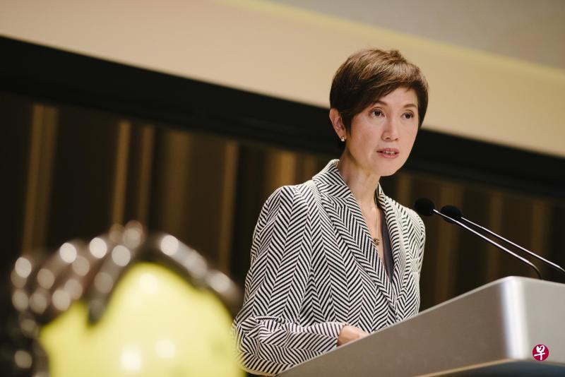 人力部长杨莉明指出，劳资政如今探讨退休年龄和重新雇佣年龄顶限，以及公积金缴交率课题，是最适当不过的时候。（档案照）