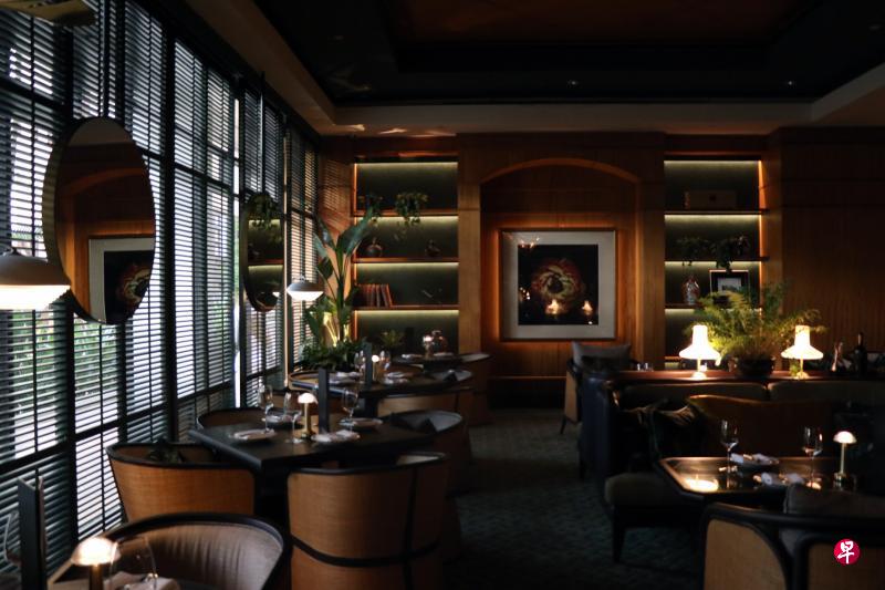 位于丽晶酒店大堂的Park90酒吧,装潢氛围高雅。 位于丽晶酒店大堂的Park90酒吧,装潢氛围高雅。