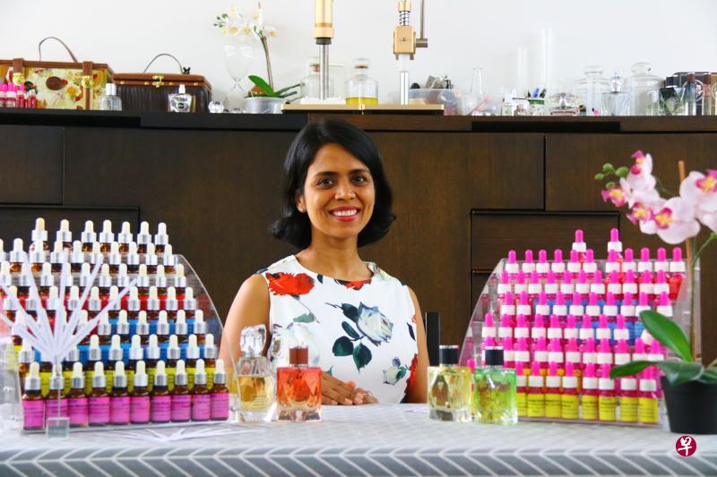 调香师朴拉琪认为,新加坡独有的气味,是宝贵的文化元素。 调香师朴拉琪认为,新加坡独有的气味,是宝贵的文化元素。