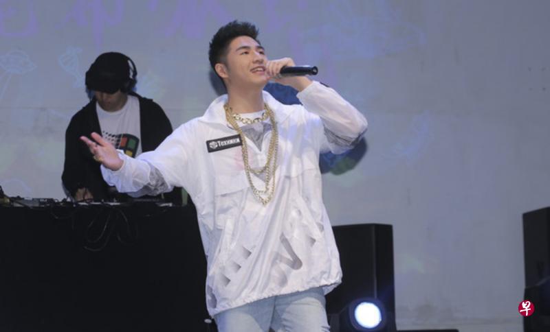 鹿希派举办免费演唱会,爸爸吴宗宪要录像没捧场。(东森新闻网) 鹿希派举办免费演唱会,爸爸吴宗宪要录像没捧场。(东森新闻网)