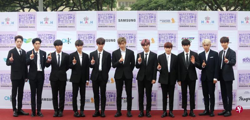 人气男团Wanna One帅气登上红地毯。(严宣融摄) 人气男团Wanna One帅气登上红地毯。(严宣融摄)