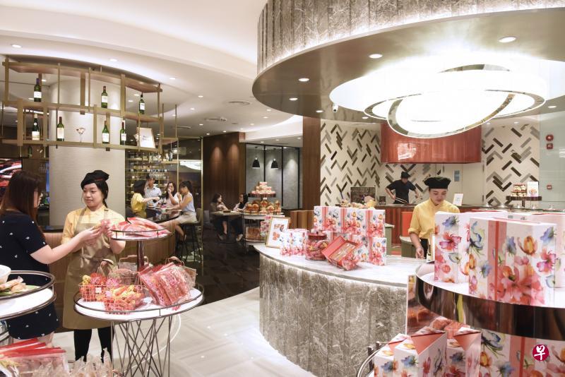 位于实龙岗路的美珍香旗舰店,最近翻新并开拓新的餐饮概念,新设计华丽美观。 位于实龙岗路的美珍香旗舰店,最近翻新并开拓新的餐饮概念,新设计华丽美观。