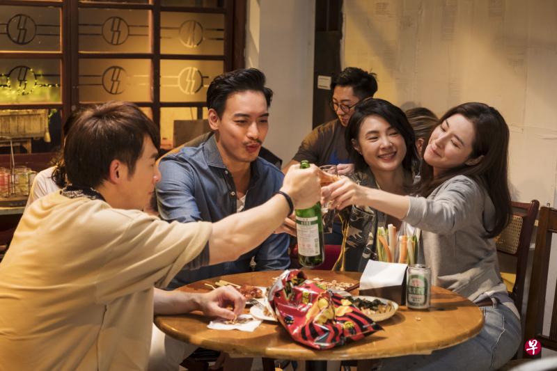 《双城故事》由温升豪(左起)、黄柏钧、曾珮瑜、陈怡蓉主演。(Netflix提供) 《双城故事》由温升豪(左起)、黄柏钧、曾珮瑜、陈怡蓉主演。(Netflix提供)