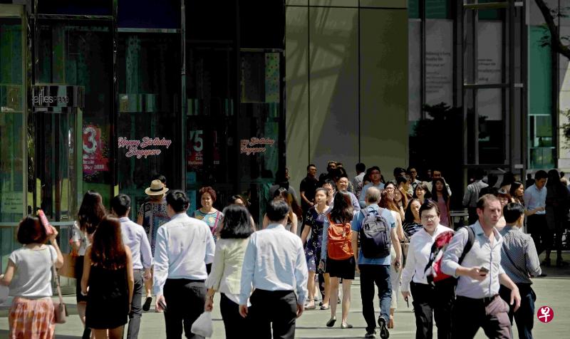 调查显示,我国每10人中有超过一半不愿和精神病患同住或同事,甚至是住靠近他们。(档案照) 调查显示,我国每10人中有超过一半不愿和精神病患同住或同事,甚至是住靠近他们。(档案照)