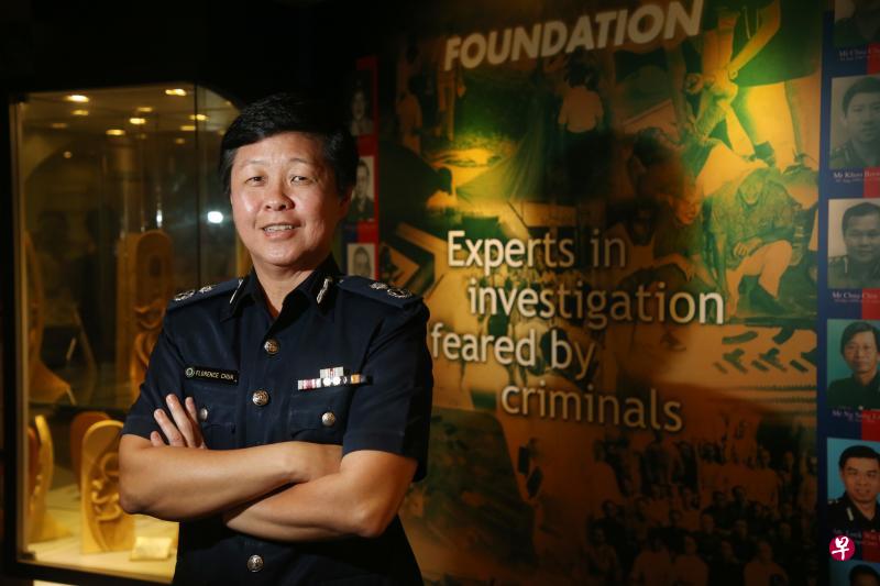 在警队身居要职的蔡秀连虽然已在警界服务29年,但她认为每天都是新的挑战。(谢智扬摄) 在警队身居要职的蔡秀连虽然已在警界服务29年,但她认为每天都是新的挑战。(谢智扬摄)