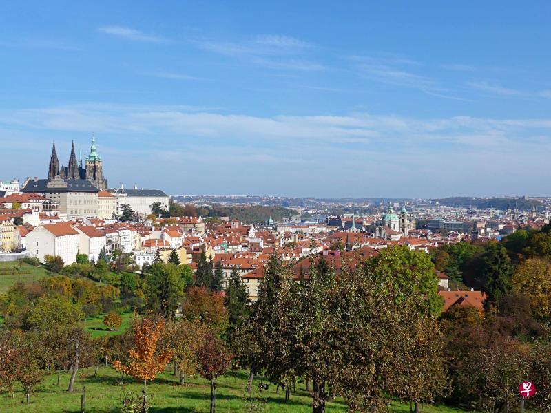 布拉格是唯一整座城市都列入世界文化遗产的历史名城。 布拉格是唯一整座城市都列入世界文化遗产的历史名城。