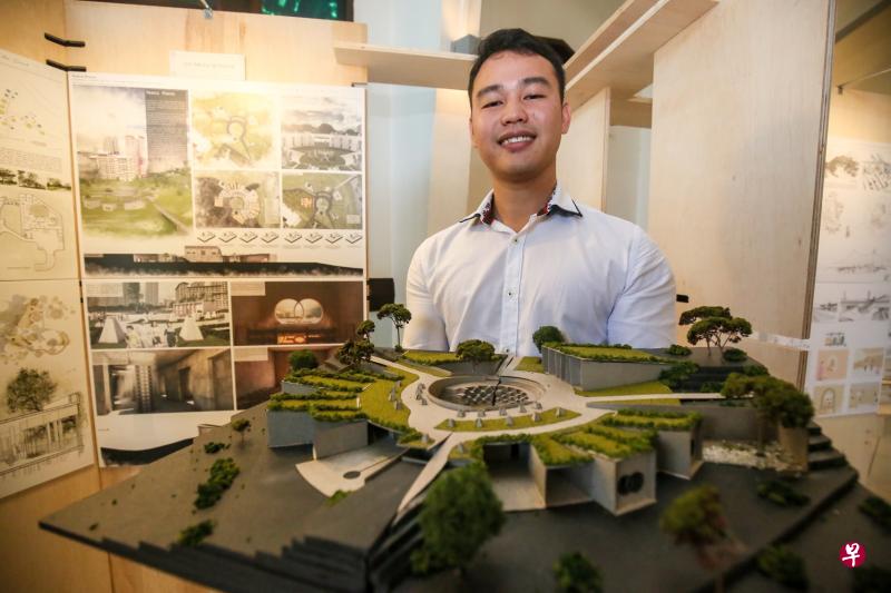在设计作品时,新加坡国立大学建筑系学生曾凯文特别加入了水帘墙和灵车专用道等,以确保殡葬设施可以很好地融入社区空间。(陈斌勤摄) 在设计作品时,新加坡国立大学建筑系学生曾凯文特别加入了水帘墙和灵车专用道等,以确保殡葬设施可以很好地融入社区空间。(陈斌勤摄)