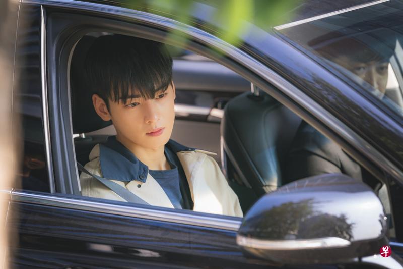 《我》是近期最火热的“漫改剧”,男主角车银优被赞为“撕漫男”。 《我》是近期最火热的“漫改剧”,男主角车银优被赞为“撕漫男”。