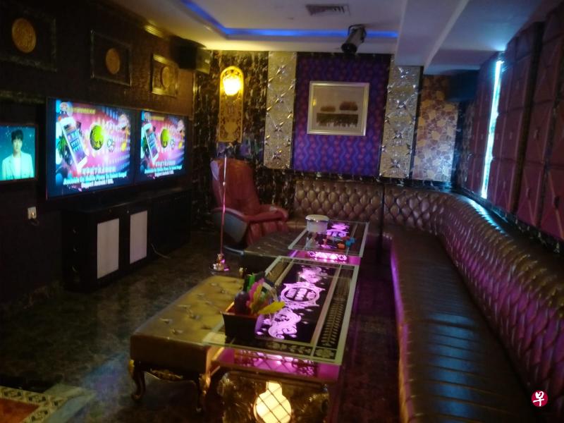 Party World KTV厢房,富丽堂皇,配备先进点歌系统、高清,超大屏幕。 (林道生摄) Party World KTV厢房,富丽堂皇,配备先进点歌系统、高清,超大屏幕。 (林道生摄)