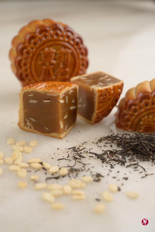 月饼,宜与人分享,别一个人吃完。(档案照) 月饼,宜与人分享,别一个人吃完。(档案照)