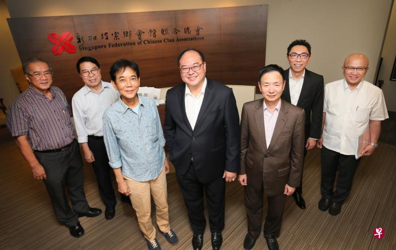 宗乡总会新理事会将在10月7日宣誓就职。左起是选定副秘书长潘家海、秘书长方百成、副会长郭明忠、会长陈奕福、副会长钟声坚、财政吴绍均和副财政庞琳。(何家俊摄) 宗乡总会新理事会将在10月7日宣誓就职。左起是选定副秘书长潘家海、秘书长方百成、副会长郭明忠、会长陈奕福、副会长钟声坚、财政吴绍均和副财政庞琳。(何家俊摄)