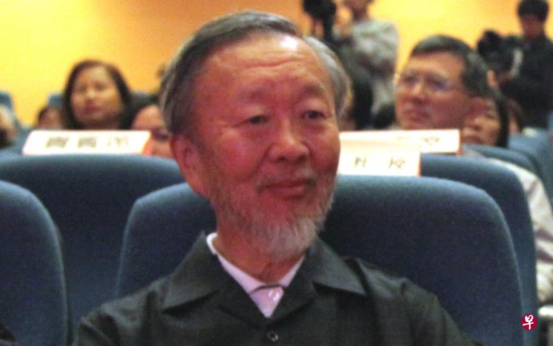 d维应用于通讯的基本原理,后来出任香港中文大学校长的高锟,昨天在香港离世,享年84岁。(中新社) d维应用于通讯的基本原理,后来出任香港中文大学校长的高锟,昨天在香港离世,享年84岁。(中新社)