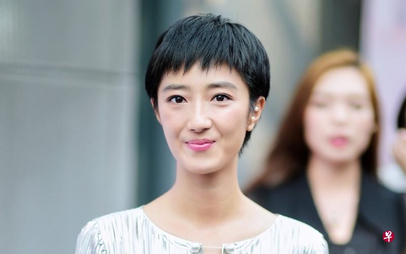 桂纶镁出席活动,拒答与戴立忍的感情近况。(互联网) 桂纶镁出席活动,拒答与戴立忍的感情近况。(互联网)