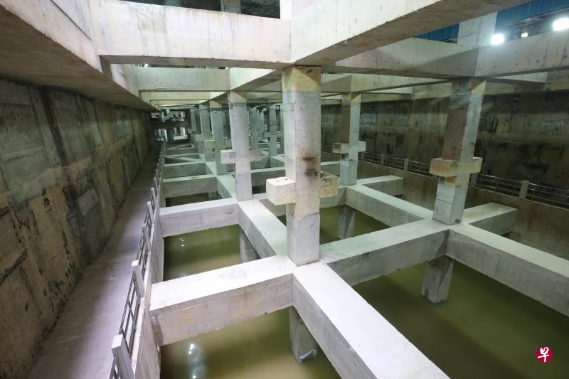 为减低乌节路一带淹水隐患而建的史丹福地下储水池和分水渠,今天正式投入运作。(严宣融摄) 为减低乌节路一带淹水隐患而建的史丹福地下储水池和分水渠,今天正式投入运作。(严宣融摄)