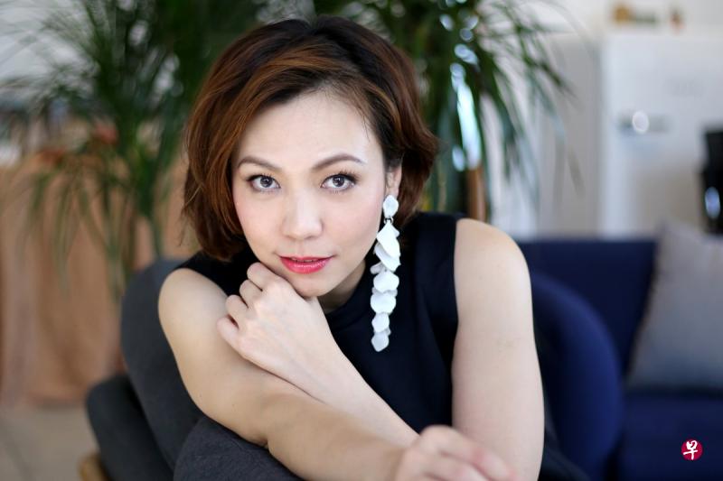 陈洁仪除了唱歌,也想主持旅游节目和出书。(龙国雄摄) 陈洁仪除了唱歌,也想主持旅游节目和出书。(龙国雄摄)