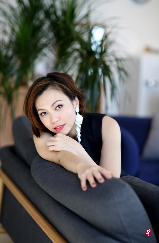 陈洁仪说,这次演唱会舍弃华丽包装,回归纯朴。 陈洁仪说,这次演唱会舍弃华丽包装,回归纯朴。