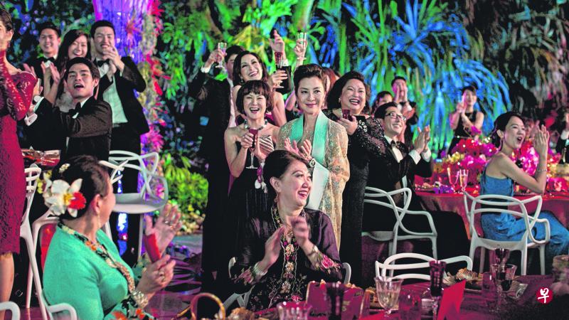 电影《疯狂富豪》的剧情描述亚洲富豪奢华的生活场景,价值不菲的珠宝名车,富丽堂皇的豪宅,珠光宝气的时尚派对等。(电影剧照) 电影《疯狂富豪》的剧情描述亚洲富豪奢华的生活场景,价值不菲的珠宝名车,富丽堂皇的豪宅,珠光宝气的时尚派对等。(电影剧照)