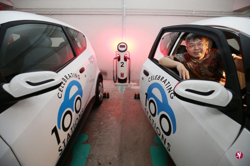 唐志仁今年3月把车卖掉改用BlueSG共享电动车,每个月花在交通的费用减少超过一半。(陈渊庄摄) 唐志仁今年3月把车卖掉改用BlueSG共享电动车,每个月花在交通的费用减少超过一半。(陈渊庄摄)