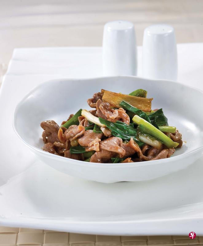 姜葱炒鸭肉。 姜葱炒鸭肉。