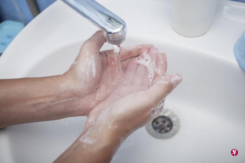 产妇坐月子时,不能用自来水洗手,一定要用煮过的水?(istock) 产妇坐月子时,不能用自来水洗手,一定要用煮过的水?(istock)