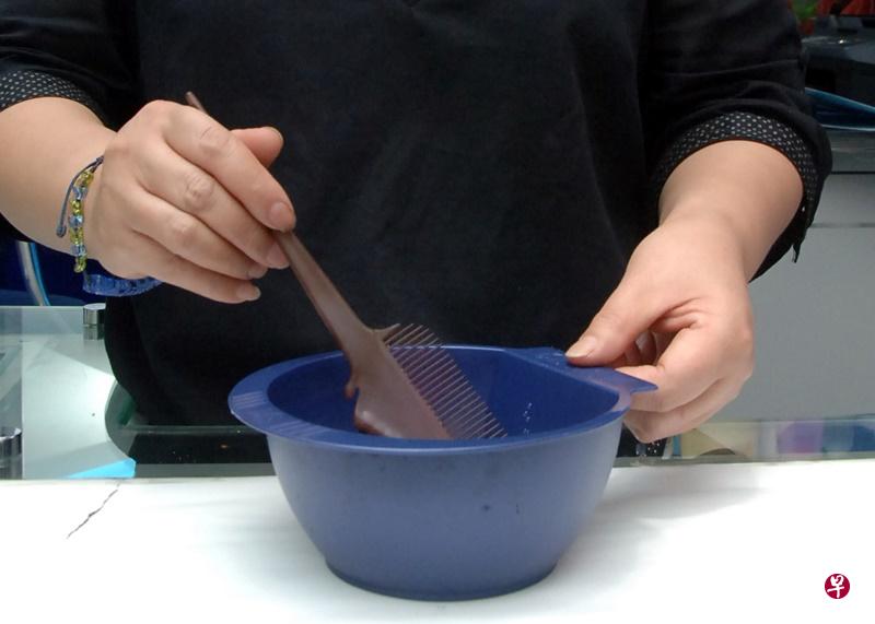 草药染发会比化学染发对头皮的伤害低?(档案照) 草药染发会比化学染发对头皮的伤害低?(档案照)