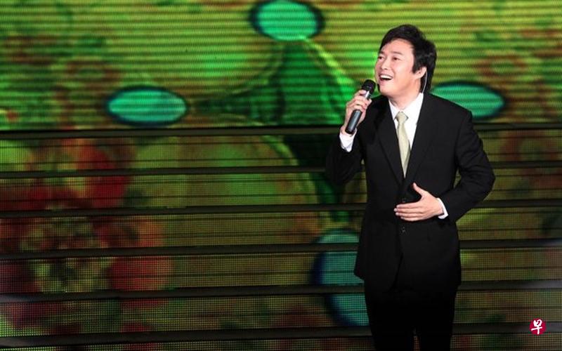 费玉清两周前突然宣布封麦,告别演艺圈。(互联网) 费玉清两周前突然宣布封麦,告别演艺圈。(互联网)