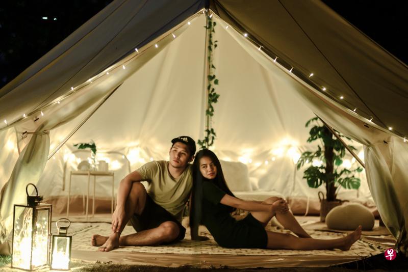 Glamping City创办人蓝锦源和女友。(受访者提供照片) Glamping City创办人蓝锦源和女友。(受访者提供照片)