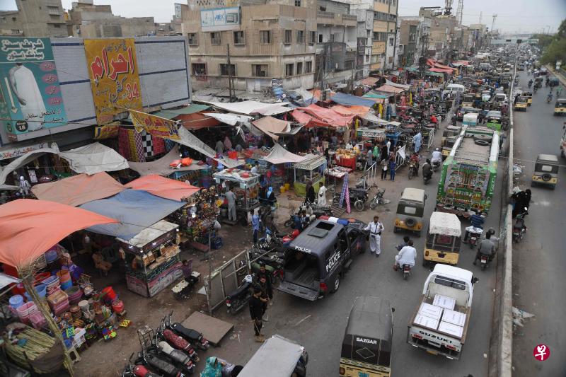 巴基斯坦向IMF求助的一幕并不陌生,因为自1990年起,巴基斯坦已经先后十次申请援助,而目前依然拖欠上一次援助的款项。(法新社) 巴基斯坦向IMF求助的一幕并不陌生,因为自1990年起,巴基斯坦已经先后十次申请援助,而目前依然拖欠上一次援助的款项。(法新社)