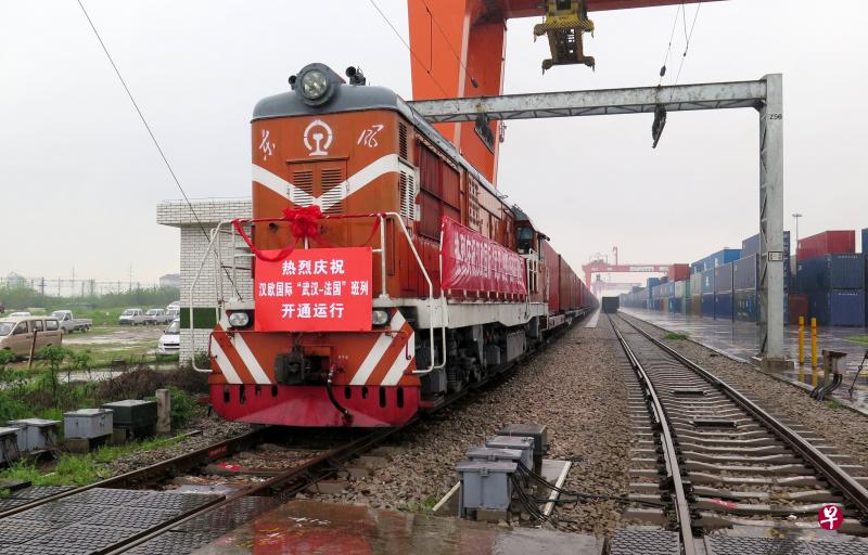 中欧班列成为欧亚地区互联互通的重要标志。数据显示,截至今年8月,中欧班列累计开行量突破1万列,联通了欧洲15个国家的43个城市。(档案照) 中欧班列成为欧亚地区互联互通的重要标志。数据显示,截至今年8月,中欧班列累计开行量突破1万列,联通了欧洲15个国家的43个城市。(档案照)