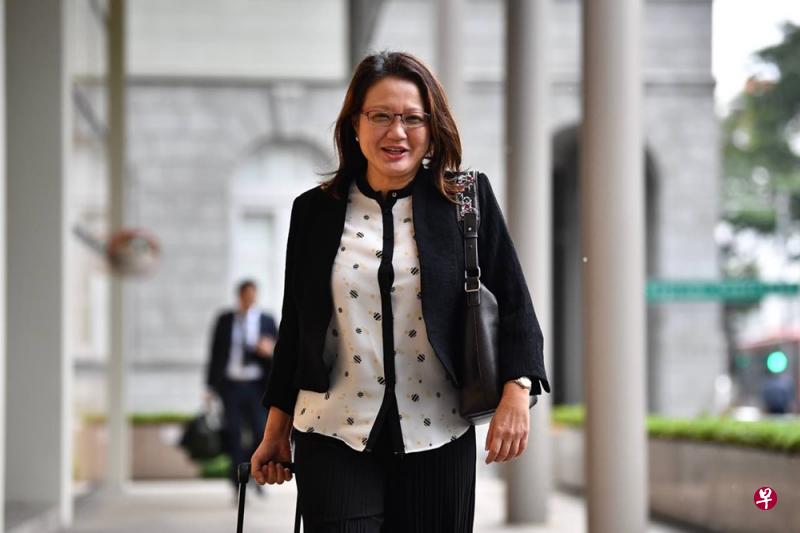 两市镇会起诉工人党领袖的案件审讯第10天,工人党前党魁刘程强完成两天供证,今天下午换党主席林瑞莲接受盘问。(海峡时报) 两市镇会起诉工人党领袖的案件审讯第10天,工人党前党魁刘程强完成两天供证,今天下午换党主席林瑞莲接受盘问。(海峡时报)