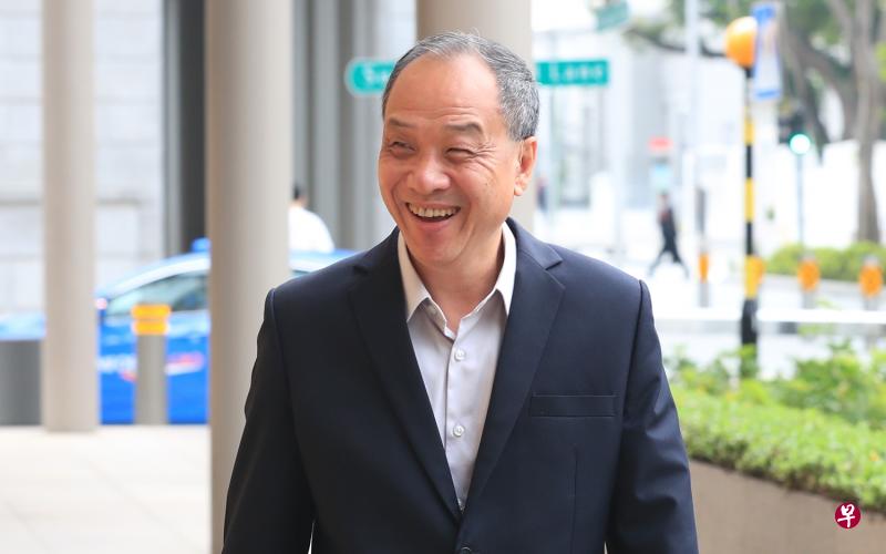 刘程强坦言,阿裕尼—后港市镇会在接受FMSS担任管理代理的意向书时,并没有检讨市镇会之前与原管理代理公司CPG定下的合约。(海峡时报) 刘程强坦言,阿裕尼—后港市镇会在接受FMSS担任管理代理的意向书时,并没有检讨市镇会之前与原管理代理公司CPG定下的合约。(海峡时报)