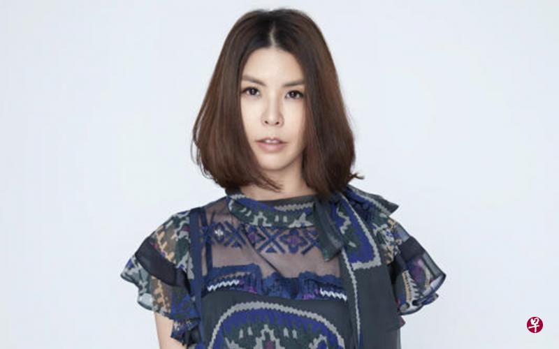 许茹芸在新专辑《绽放的绽放的绽放》展现不同以往的唱腔。(索尼音乐提供) 许茹芸在新专辑《绽放的绽放的绽放》展现不同以往的唱腔。(索尼音乐提供)