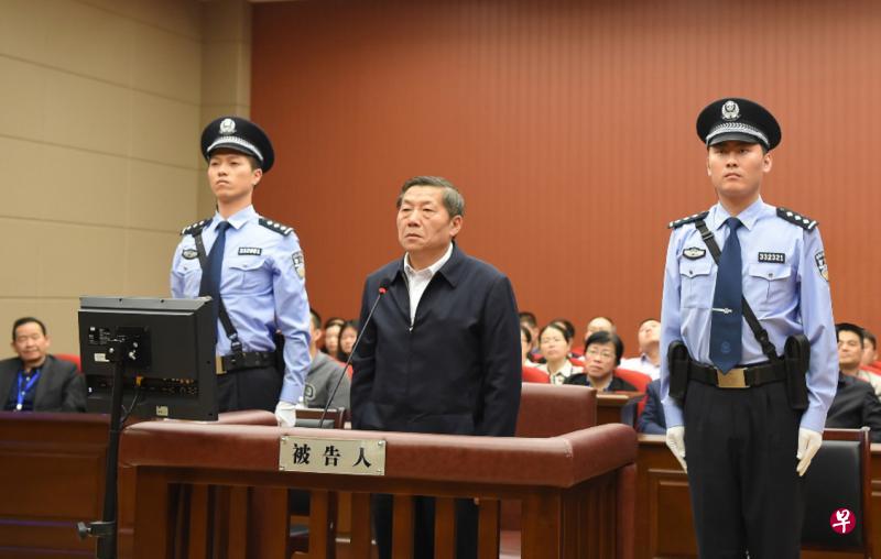 昨天在庭审现场的鲁炜。(中新社) 昨天在庭审现场的鲁炜。(中新社)