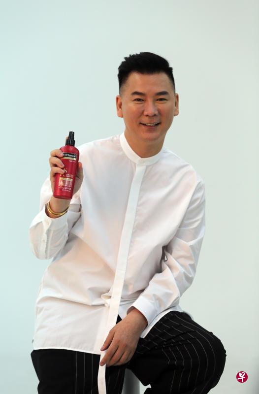 李荣达为代言产品,两个月内减了22公斤。 李荣达为代言产品,两个月内减了22公斤。