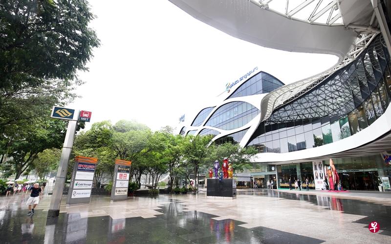 44岁律师男扮女装,到乌节路狮城大厦的百货公司展销会上偷窃,被判罚款1200元。(档案照) 44岁律师男扮女装,到乌节路狮城大厦的百货公司展销会上偷窃,被判罚款1200元。(档案照)