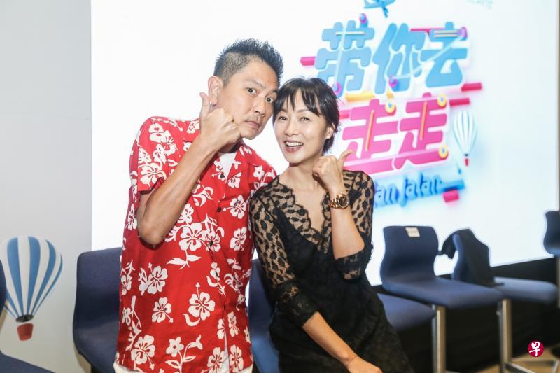 台湾女星郑家榆来新拍剧两个月,对新加坡的环境赞不绝口。左为剧中搭档周初明。(梁伟康摄) 台湾女星郑家榆来新拍剧两个月,对新加坡的环境赞不绝口。左为剧中搭档周初明。(梁伟康摄)