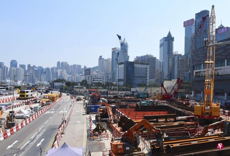 香港地铁沙中线早前多次被揭质量问题,专家顾问团提出16项初步改善建议。图为沙中线会展站建筑工地。(香港中通社) 香港地铁沙中线早前多次被揭质量问题,专家顾问团提出16项初步改善建议。图为沙中线会展站建筑工地。(香港中通社)