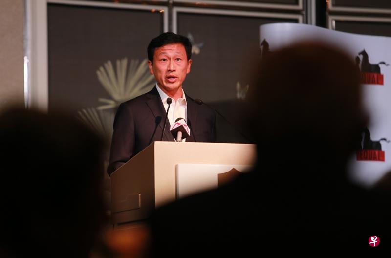 教育部长王乙康在慈善团体Equal-Ark的晚宴上,对近期热议的社会不平等现象提出看法。(唐家鸿摄) 教育部长王乙康在慈善团体Equal-Ark的晚宴上,对近期热议的社会不平等现象提出看法。(唐家鸿摄)