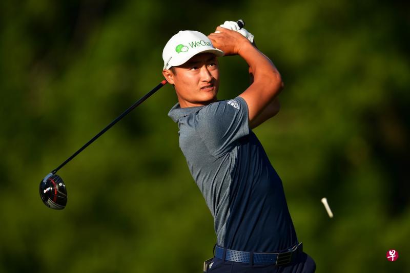 中国球星李昊桐今年初在迪拜沙漠精英赛赢得欧巡赛第二座奖杯。(法新社) 中国球星李昊桐今年初在迪拜沙漠精英赛赢得欧巡赛第二座奖杯。(法新社)