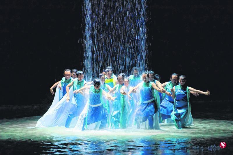 马六甲经历磨难在水花飞溅中艺术化地呈现在舞台上。(档案照片) 马六甲经历磨难在水花飞溅中艺术化地呈现在舞台上。(档案照片)