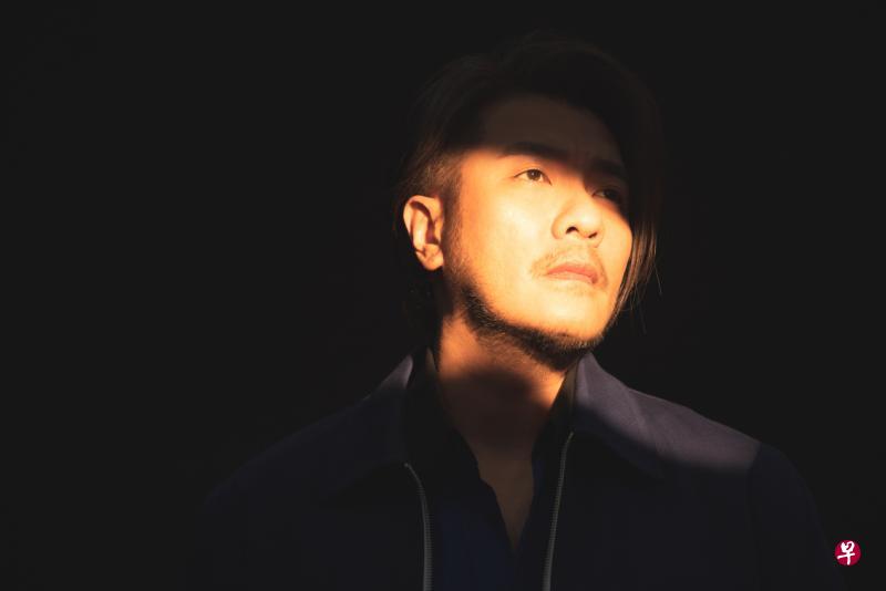 阿杜隔了六年发行新专辑《我不该躲》。(种子音乐提供) 阿杜隔了六年发行新专辑《我不该躲》。(种子音乐提供)