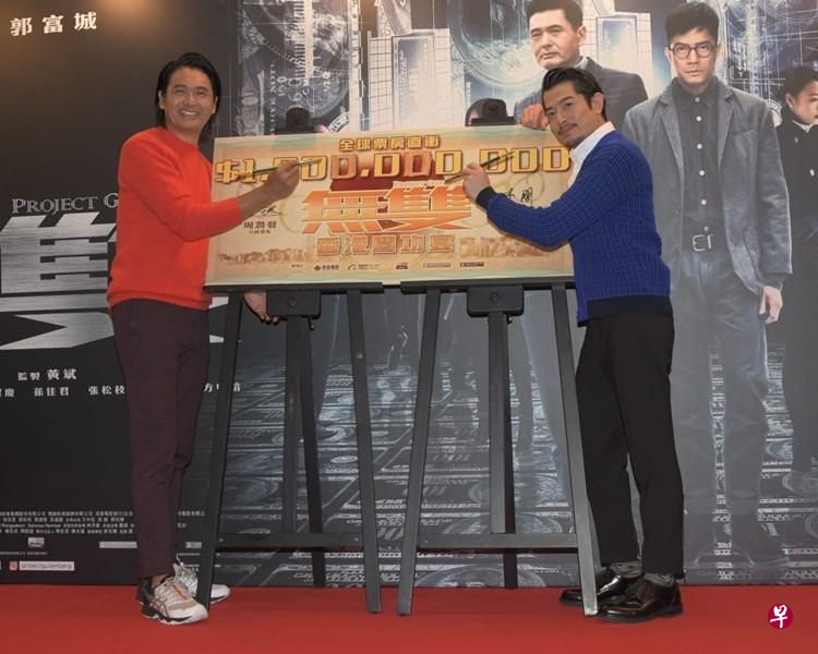 周润发(左)、郭富城主演电影《无双》昨举行庆功宴。(互联网) 周润发(左)、郭富城主演电影《无双》昨举行庆功宴。(互联网)