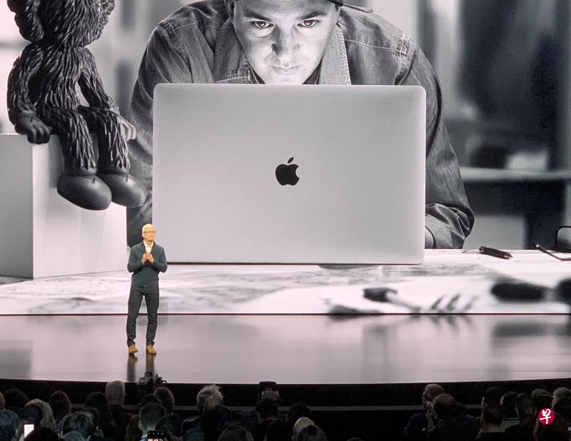 苹果首席执行官库克(Tim Cook)在纽约发布一系列新产品。(黄少伟摄) 苹果首席执行官库克(Tim Cook)在纽约发布一系列新产品。(黄少伟摄)