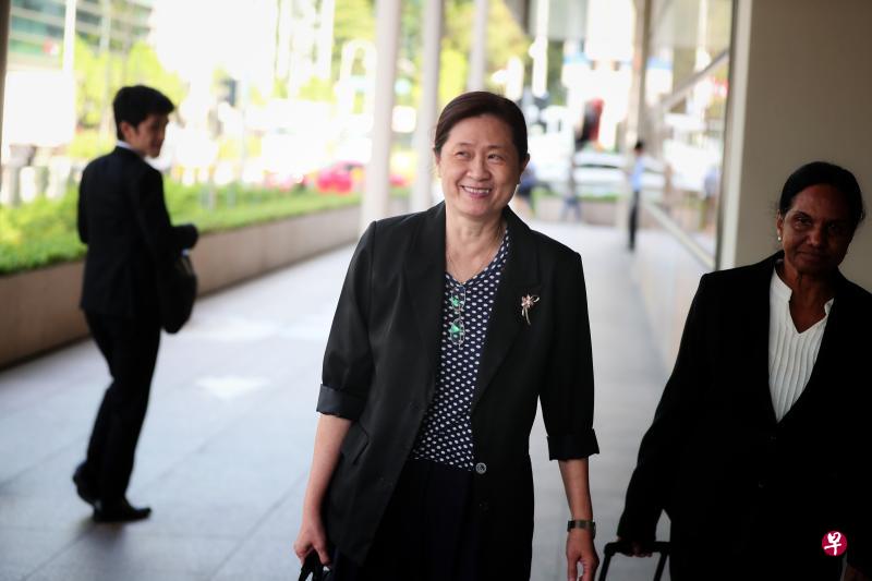 管理代理公司FMSS负责人侯文芳证实,庭上前天公开她私下批评工人党主席林瑞莲胆小无能的电话记录,其实是她录下并主动呈堂的证据。(海峡时报) 管理代理公司FMSS负责人侯文芳证实,庭上前天公开她私下批评工人党主席林瑞莲胆小无能的电话记录,其实是她录下并主动呈堂的证据。(海峡时报)