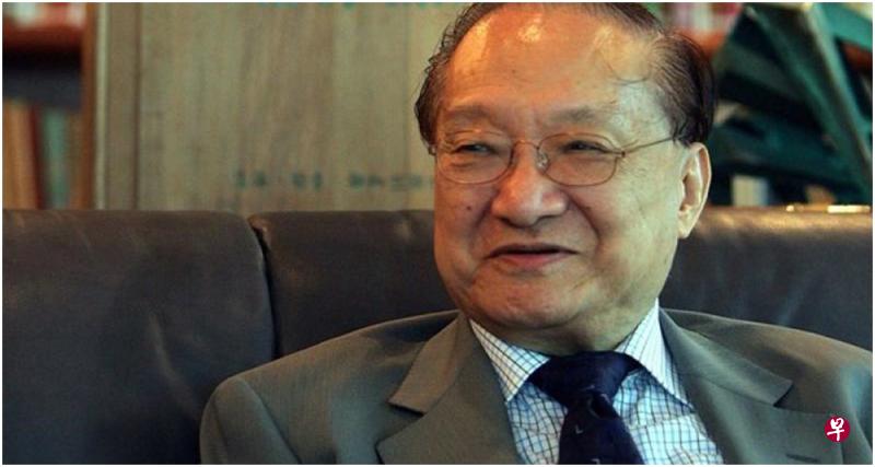 金庸被认为是中国上下5000年最有钱的文人,除了才华横溢,还有敏锐的赚钱天赋。(档案照片) 金庸被认为是中国上下5000年最有钱的文人,除了才华横溢,还有敏锐的赚钱天赋。(档案照片)