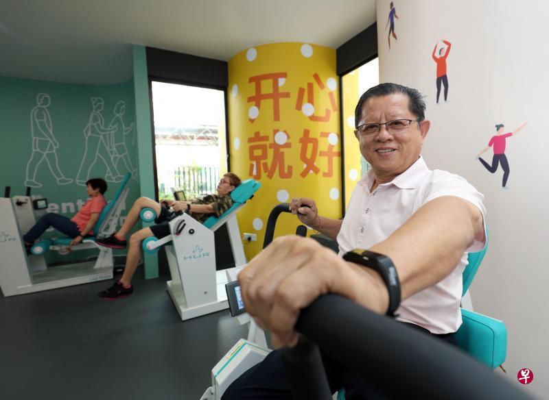 70岁的陈纪锟是碧山民众俱乐部乐龄中心主席,他今年4月与50多名年长者一起加入“健得力计划”,经过半年锻炼,他的体能得到显著提升。(林泽锐摄) 70岁的陈纪锟是碧山民众俱乐部乐龄中心主席,他今年4月与50多名年长者一起加入“健得力计划”,经过半年锻炼,他的体能得到显著提升。(林泽锐摄)